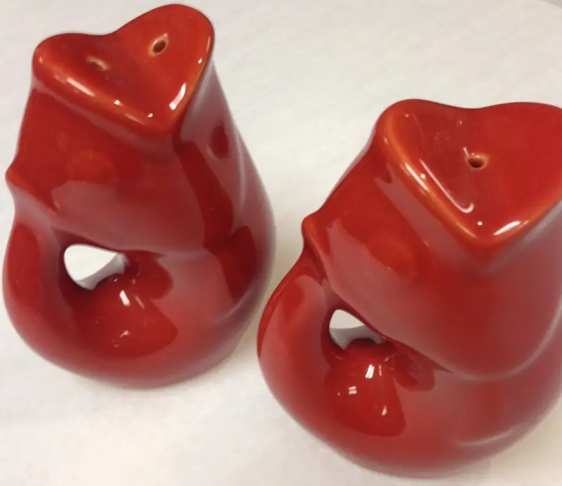Gurgle Pot Paprika-Red Salt And Pepper Shaker Set 1