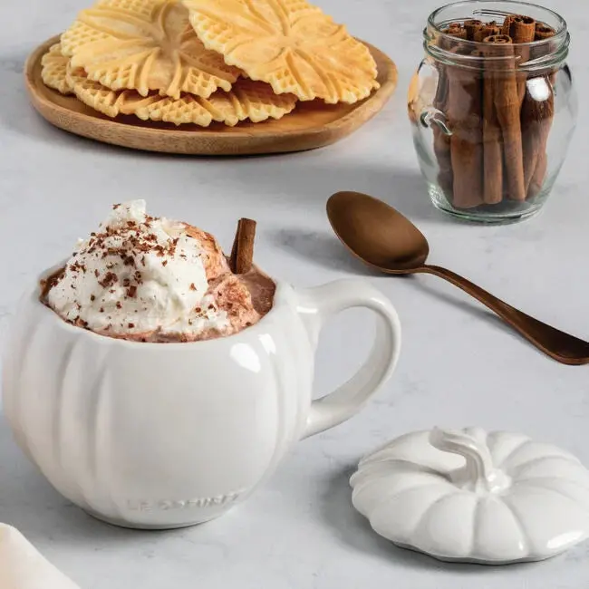 Le Creuset White Pumpkin Mug With Secure Lid 1