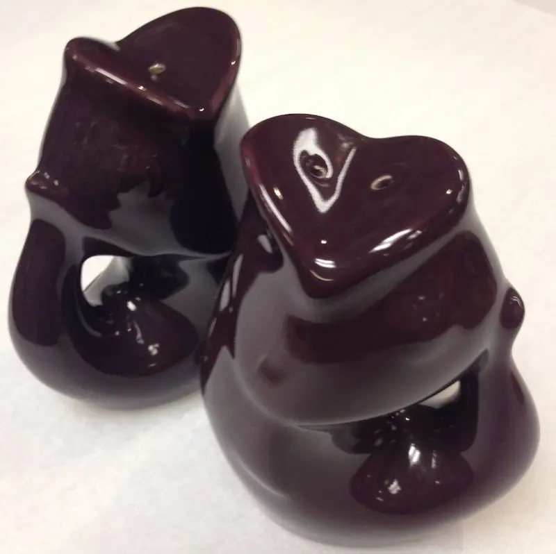 Merlot-Colored Salt And Pepper Set – Gurgle Pot Design 1