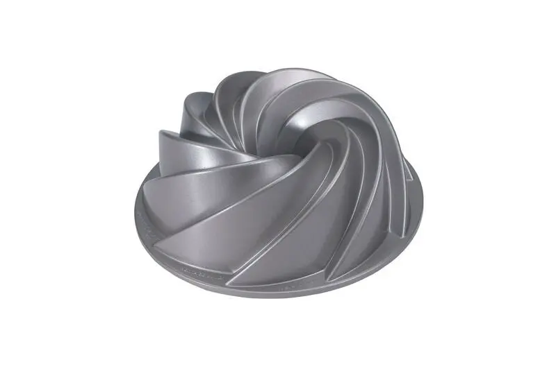 Nordic Ware Heritage 10-Cup Bundt Pan – Vintage-Inspired Aluminum Mold 1