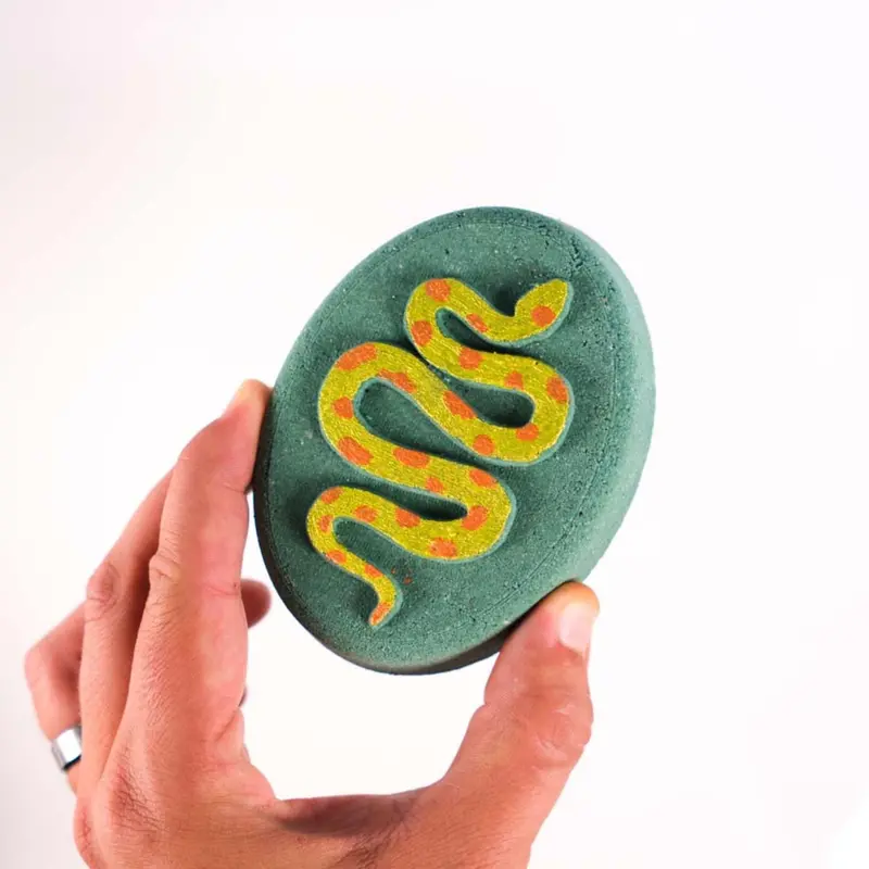 Reptile-Themed Bath Bomb With Surprise Toy Inside 1